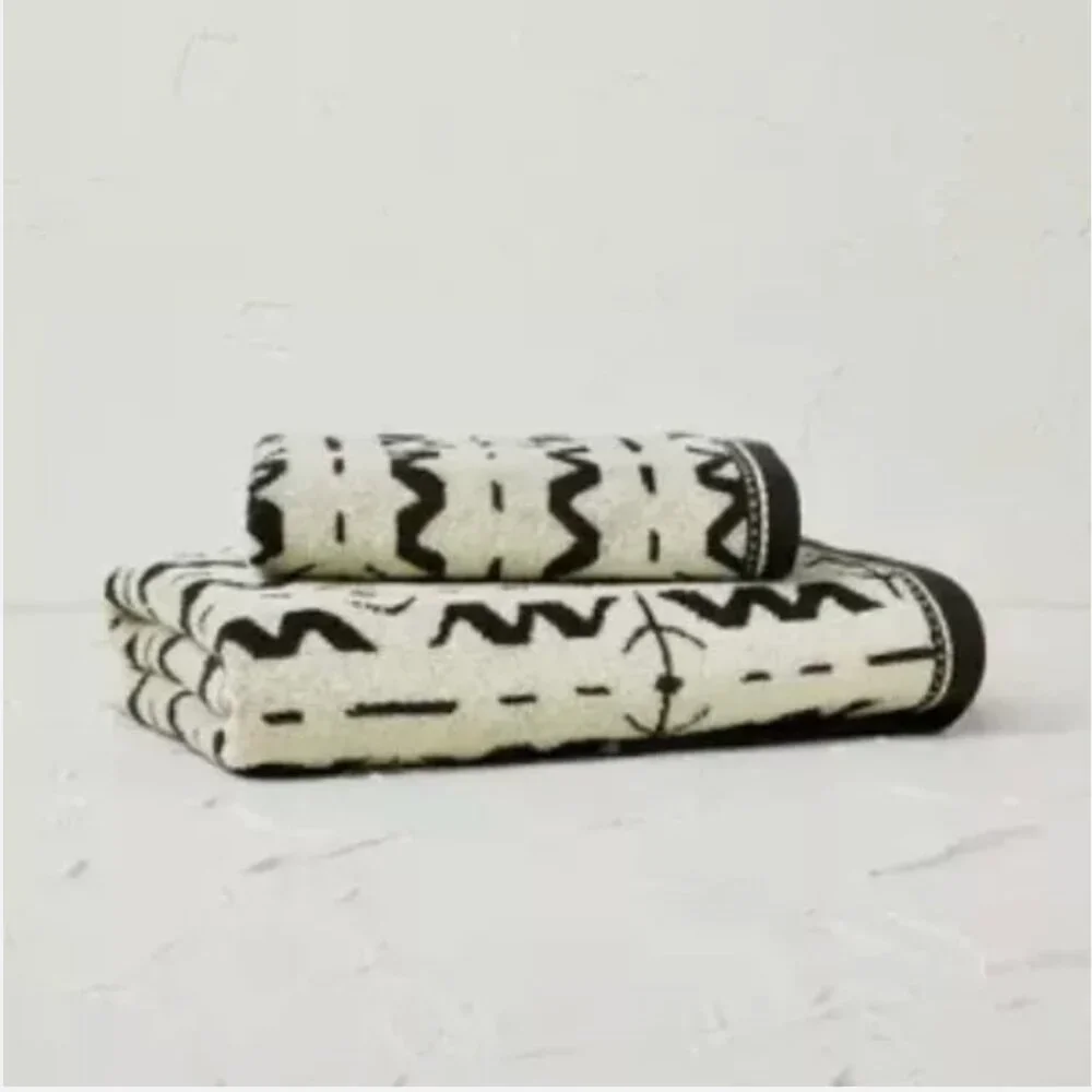 Opalhouse Vertical Thorns 2 Bath & Hand Towel Sets Black/White NWT